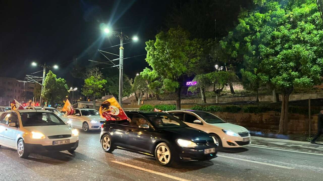 Galatasaray şampiyon oldu, Konya’da taraftarlar sokağa döküldü 11